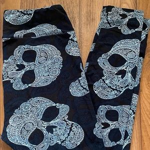 LuLaRoe OS Paisley Skull Leggings Black & White